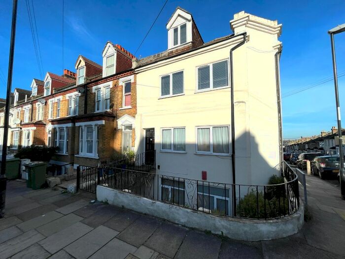 2 Bedroom Flat To Rent In Saunders Road, Plumstead, London SE18