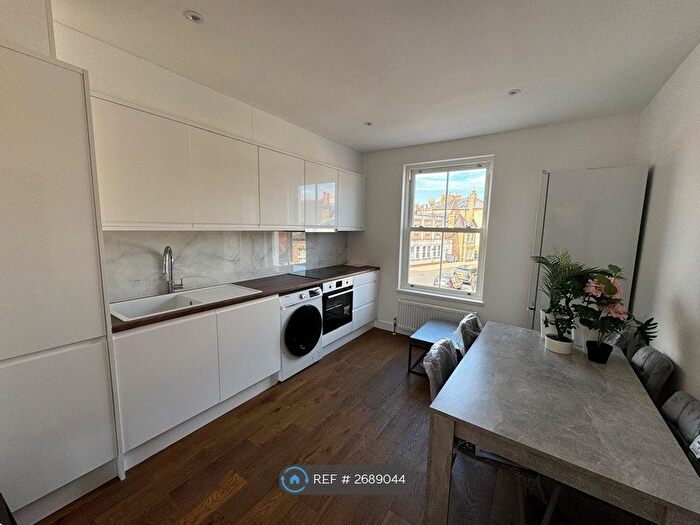 Studio To Rent In Old Town, Greater London, SW4