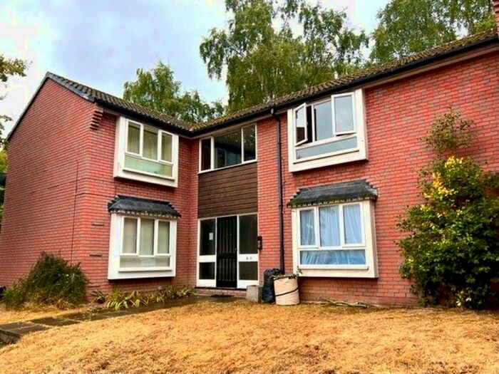 Studio To Rent In Webburn Gardens, West End, Southampton, SO18