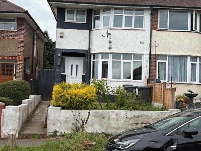 3 Bedroom Semi-Detached House To Rent In Somerset Avenue, Luton, LU2