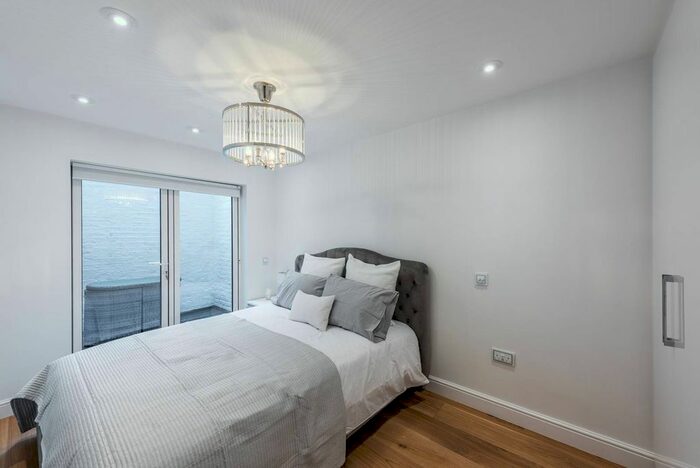 2 Bedroom Flat To Rent In Beaufort Gardens, Knightsbridge, London, SW3