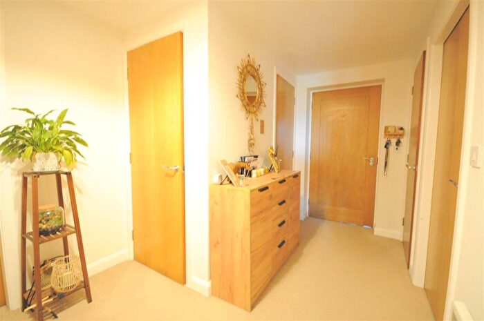 2 Bedroom Flat To Rent In Kenilworth Court, Stone, ST15