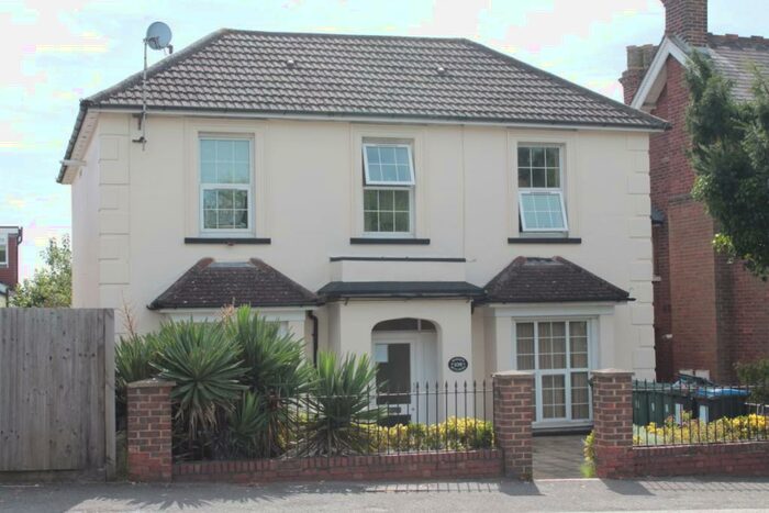 1 Bedroom Flat To Rent In Brighton Road, Redhill, RH1