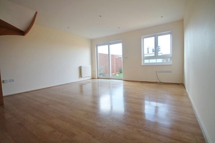 3 Bedroom Detached House To Rent In Elvedon Road, Feltham, TW13