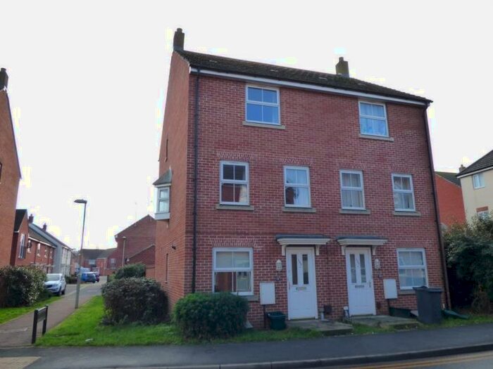 4 Bedroom Town House To Rent In Thatcham Avenue, Kingsway, GL2