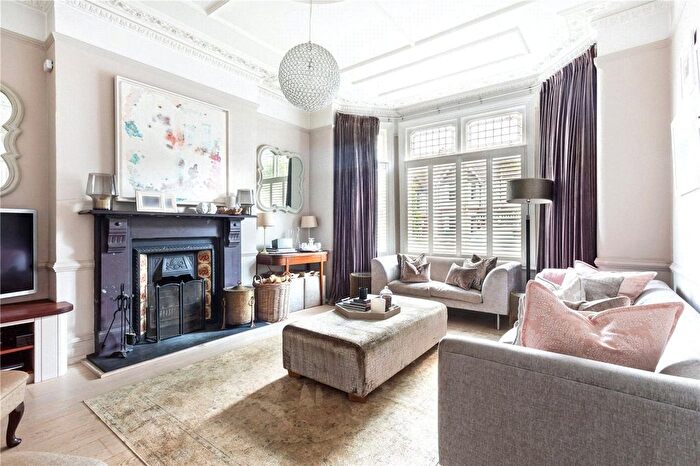 4 Bedroom Semi Detached House For Sale In Braxted Park, London, SW16