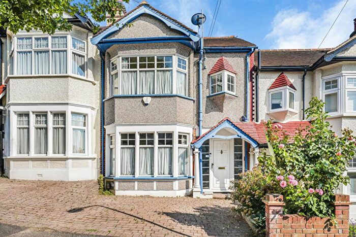 3 Bedroom Terraced House For Sale In Pole Hill Road, North Chingford, E4