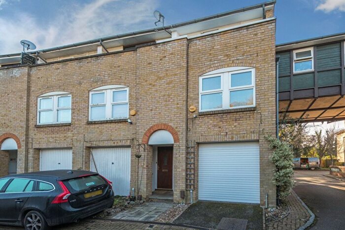 1 Bedroom End Terrace House For Sale In Farnborough Crescent, Hayes, BR2