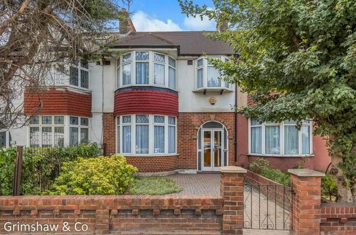 3 Bedroom Property To Rent In Greystoke Park Terrace, Greystoke Park Estate, Ealing, W5