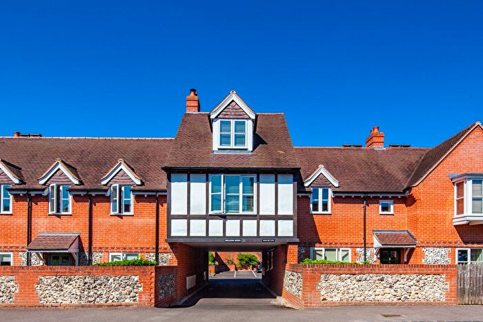 3 Bedroom Flat To Rent In Belleme Mews, Goring On Thames, RG8