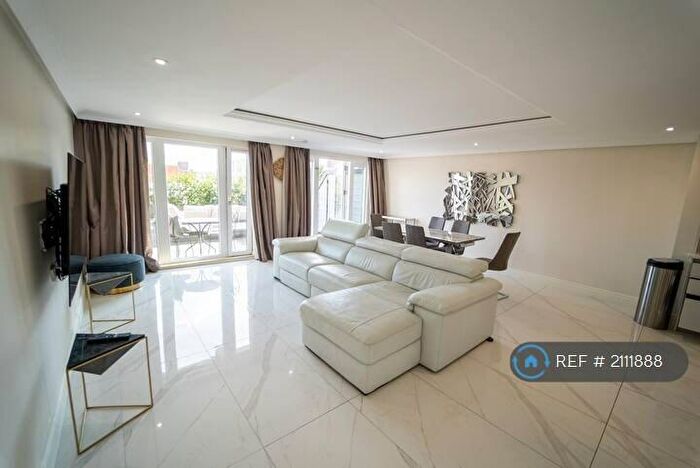 3 Bedroom Penthouse To Rent In The Mailbox, Birmingham, B1
