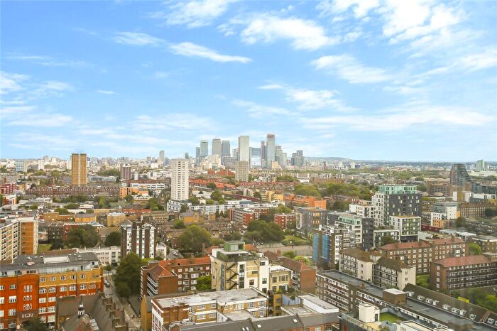 2 Bedroom Apartment To Rent In Cassia House, Piazza Walk, London, E1