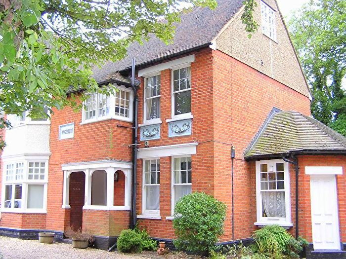 1 Bedroom Flat To Rent In Flat Rosemont London Road St Albans Herts, AL1