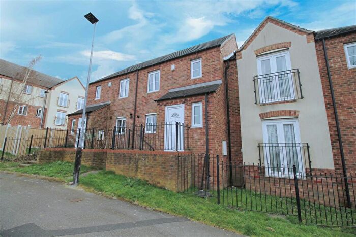 3 Bedroom Town House To Rent In Waltheof Road, Sheffield, S2