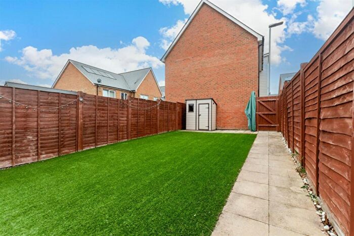 3 Bedroom End Of Terrace House For Sale In Elstar Mews, Greenhithe, Kent, DA9