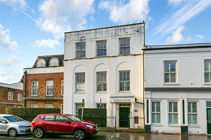 1 Bedroom Flat For Sale In High Street, Hampton Hill, TW12