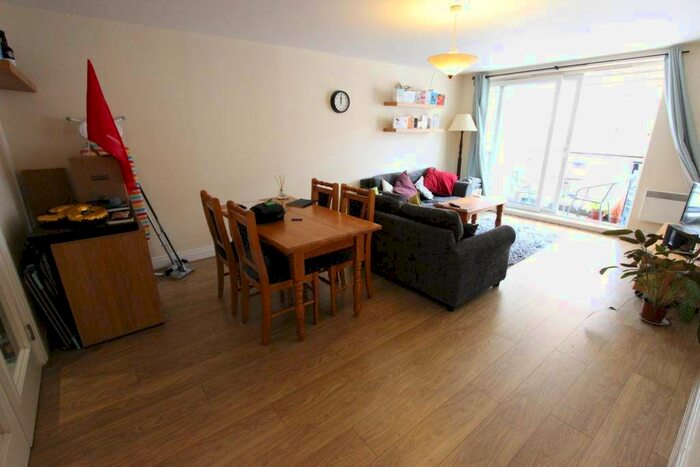 2 Bedroom Flat To Rent In Smugglers Way, London, SW18