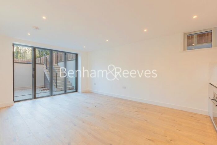 2 Bedroom Flat To Rent In Freeland Road, Ealing, W5