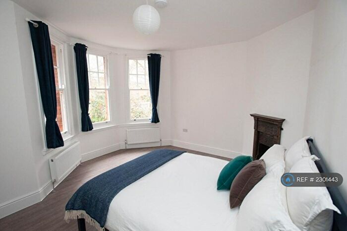 3 Bedroom Flat To Rent In Priory Road, London, N8