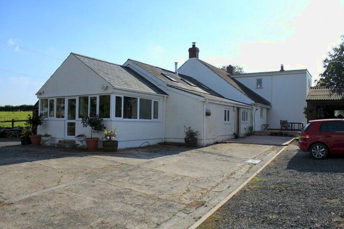 4 Bedroom Farmhouse For Sale In Llangyndeyrn, Kidwelly, SA17