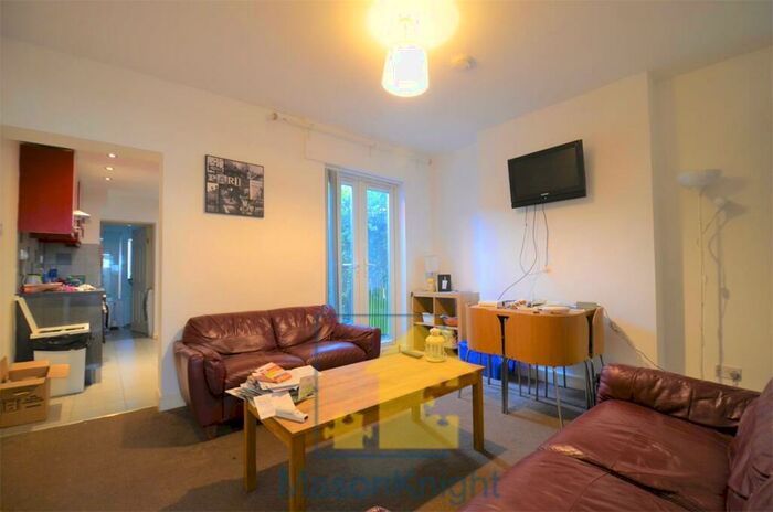 3 Bedroom Terraced House To Rent In Gristhorpe Rd, Selly Oak. -mins Walk To University Of Birmingham, B29