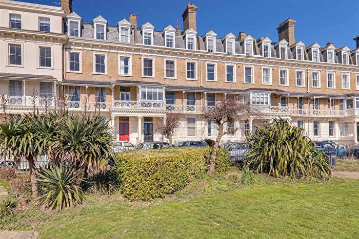 2 Bedroom Apartment For Sale In Heene Terrace, Worthing, BN11