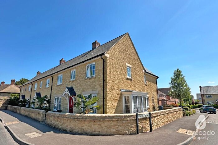 4 Bedroom End Of Terrace House For Sale In Jaspers Row, Ambrosden, Bicester, OX25