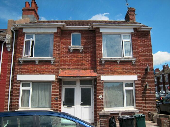 3 Bedroom Flat To Rent In Milner Road, Brighton, BN2
