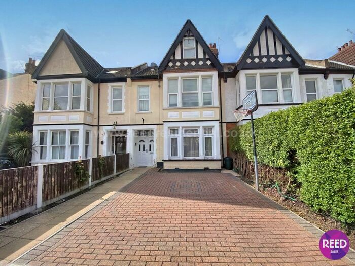 2 Bedroom Flat To Rent In Finchley Road, Westcliff On Sea, SS0