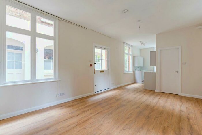 Apartment To Rent In Victoria Park Square, Bethnal Green, London, E2