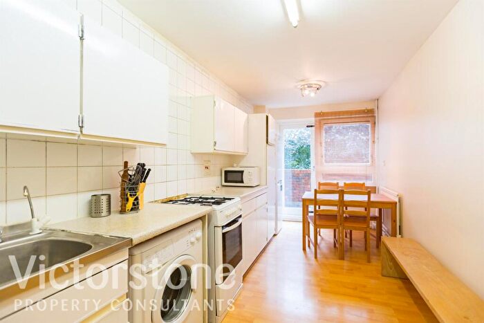 3 Bedroom Apartment To Rent In Earlsferry Way, London, Greater London, N1