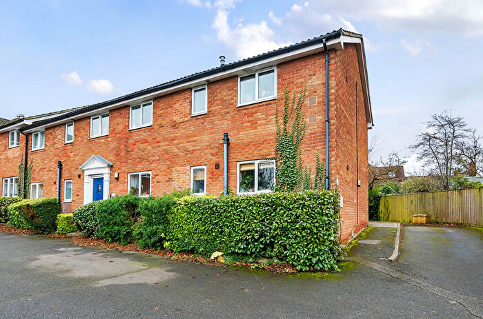 2 Bedroom Apartment For Sale In Badgers Close, Forest Hill, Oxfordshire, OX33