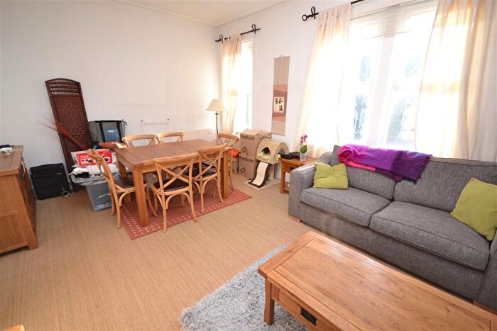 1 Bedroom Apartment To Rent In Ossian Road, Crouch End, London, N4