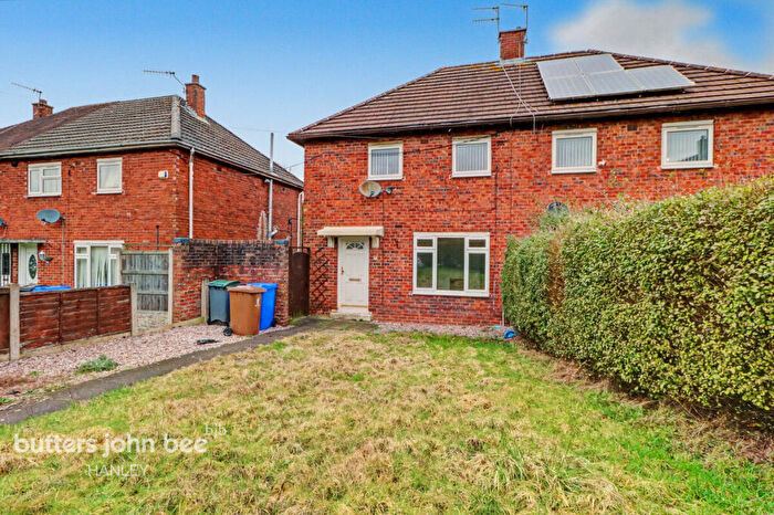 3 Bedroom Semi Detached House To Rent In Reading Way, Stoke-On-Trent, ST2
