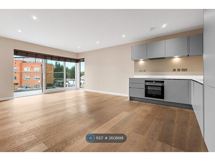 2 Bedroom Flat To Rent In East Barnet Road, Barnet, EN4