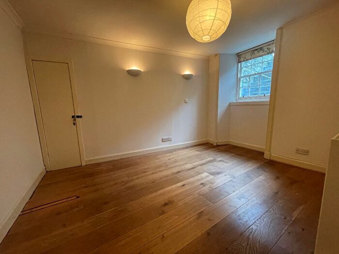 2 Bedroom Flat To Rent In Broughton Street, New Town, Edinburgh, EH1
