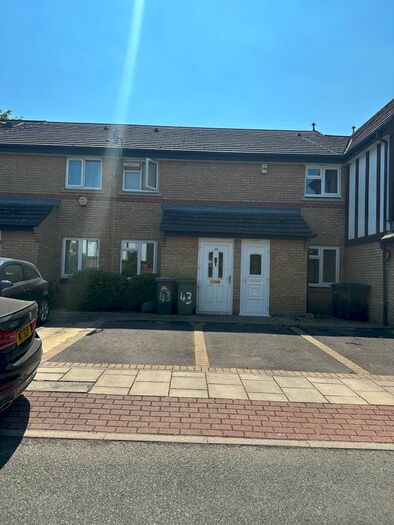 2 Bedroom Flat To Rent In Gittens Close, Bromley, BR1