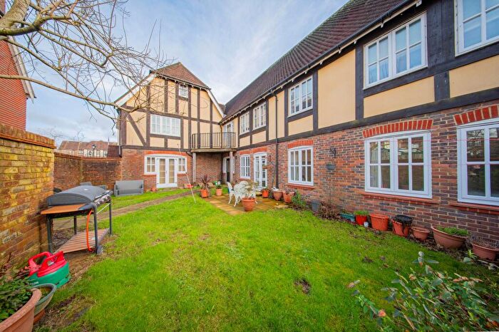2 Bedroom Flat For Sale In Updown Hill, Haywards Heath, RH16