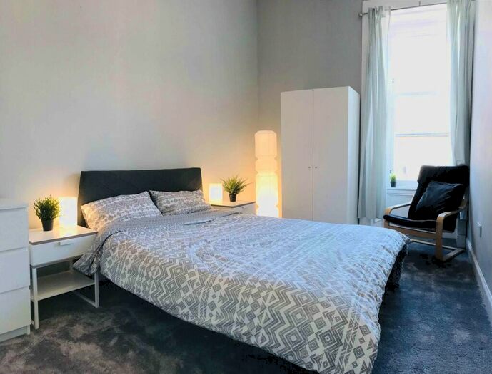 2 Bedroom Apartment To Rent In Westmoreland Street, Glasgow, G42