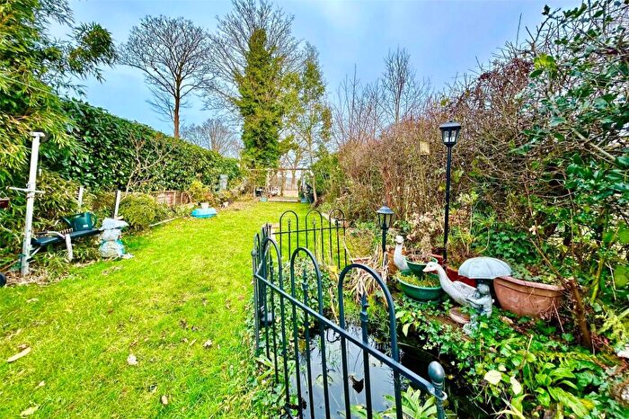 4 Bedroom Detached House For Sale In Coleford Bridge Road, Mytchett, Camberley, Surrey, GU16