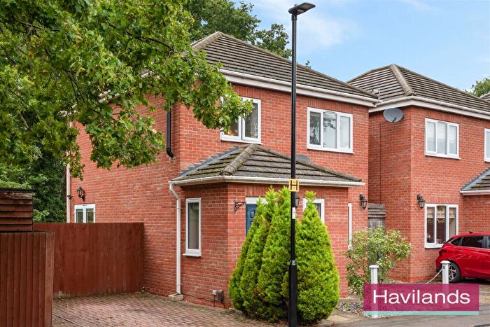 3 Bedroom Detached House To Rent In Gladbeck Way, Enfield, EN2