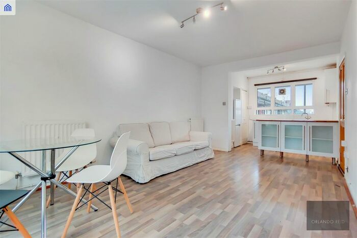 1 Bedroom Flat To Rent In Heather Close, London, SW8