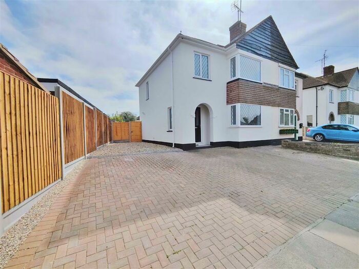 3 Bedroom Semi-Detached House To Rent In Briarwood Drive, Leigh On Sea, Essex, SS9