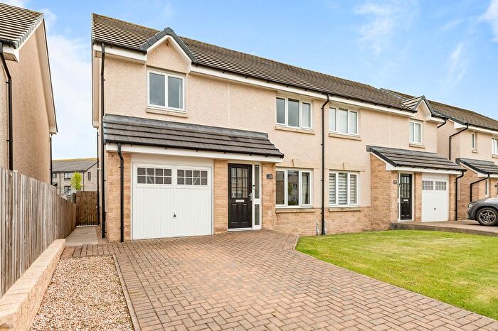 3 Bedroom Semi-Detached House For Sale In Mossend View, West Calder, EH55