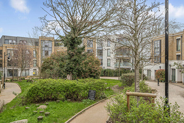 2 Bedroom Apartment For Sale In Loxford Gardens, London, N5