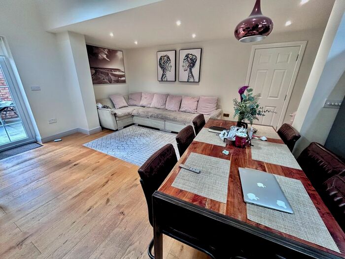 2 Bedroom Flat To Rent In Newbury Close, Northolt, UB5