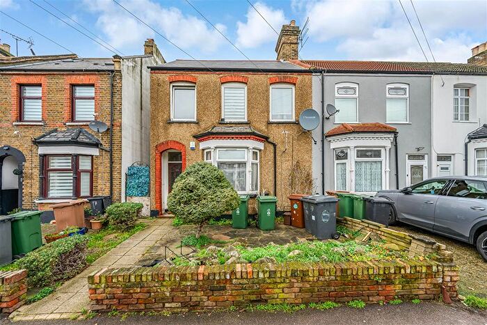 1 Bedroom Flat To Rent In Ainslie Wood Road, Chingford, E4