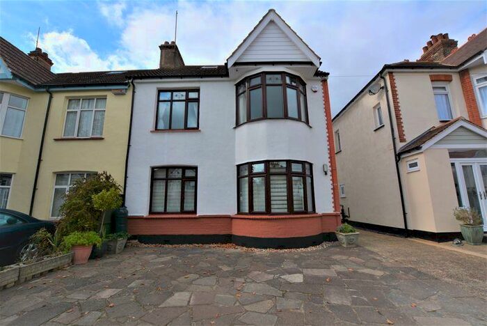 6 Bedroom Semi-Detached House To Rent In Kensington Road, Southend-On-Sea, SS1