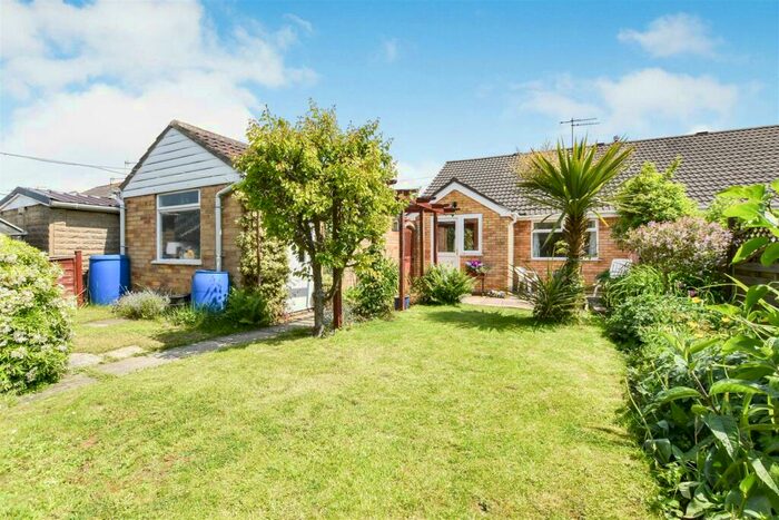 2 Bedroom Semi-Detached Bungalow For Sale In Scarrington Crescent, Hull, HU4