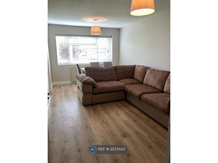 2 Bedroom Maisonette To Rent In Cromwell Avenue, Thame, OX9